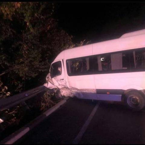 В Сочи в аварии с микроавтобусом погибли два человека